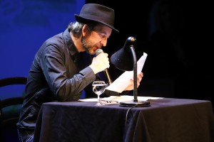 Arthur H. Voyage au théâtre de Brive entre la musique et les mots.