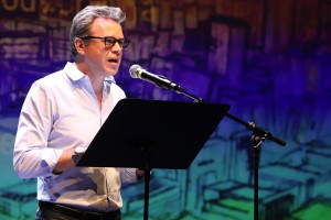 Hommage à Jean d'Ormesson avec une lecture de Gullaume de Tonquedec.