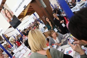 Agnès Martin-Lugand dédicaçait A la lumière du petit matin (Michel Lafon)